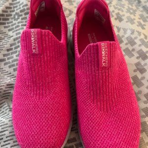 Skecher Slip on size 7 New